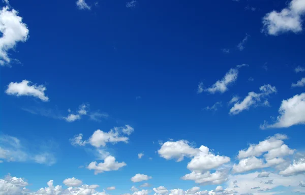 Nuvens brancas — Fotografia de Stock