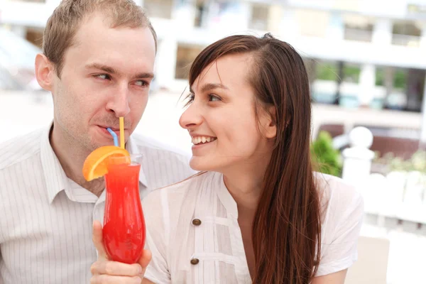 Pareja joven en la cafetería — Foto de Stock