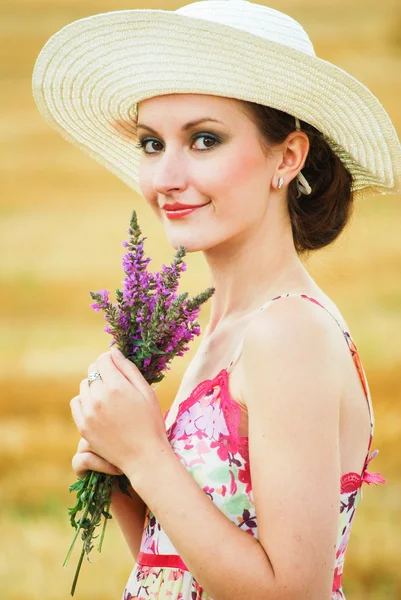 Prachtige lente vrouw portret — Stockfoto