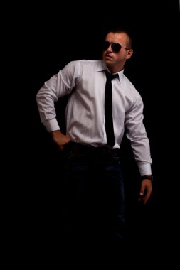 gizli ajan ayakta portresi