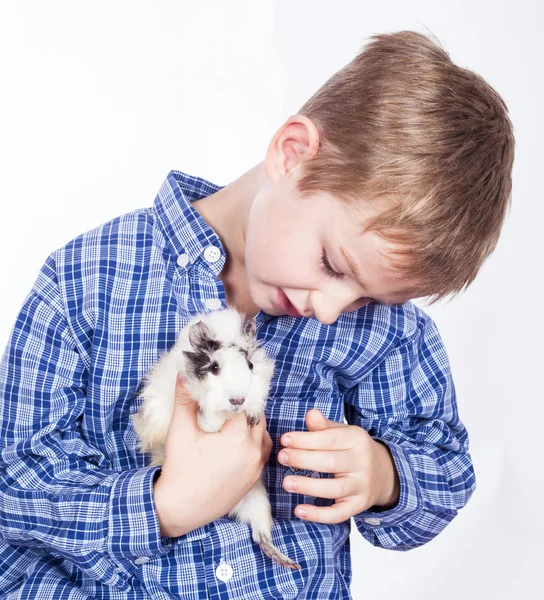 Eskiden şiling şimdi domuz ile genç çocuk — Stok fotoğraf