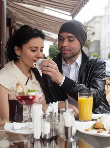 Feliz hermosa pareja —  Fotos de Stock