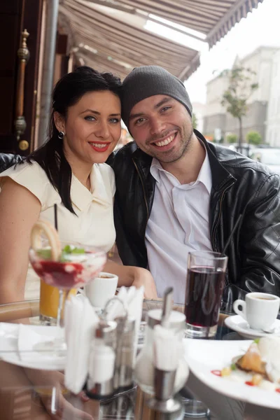 Happy Beautiful couple — Stock Photo, Image