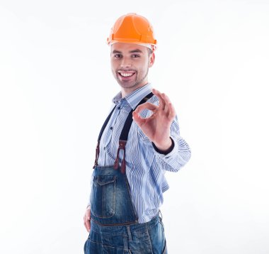 bir inşaat işçisi kask ok işaret gösteren ile portresi.