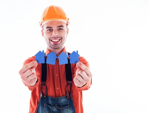 Un constructor sosteniendo casas de papel . —  Fotos de Stock