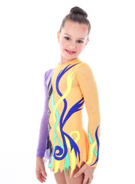 Beyaz arka plan üzerinde güzel esnek kız jimnastikçi