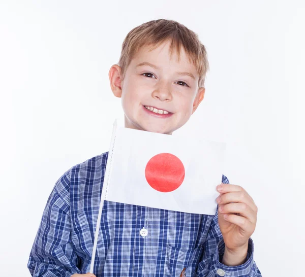 一个小男孩在白色背景上的日本国旗 — 图库照片