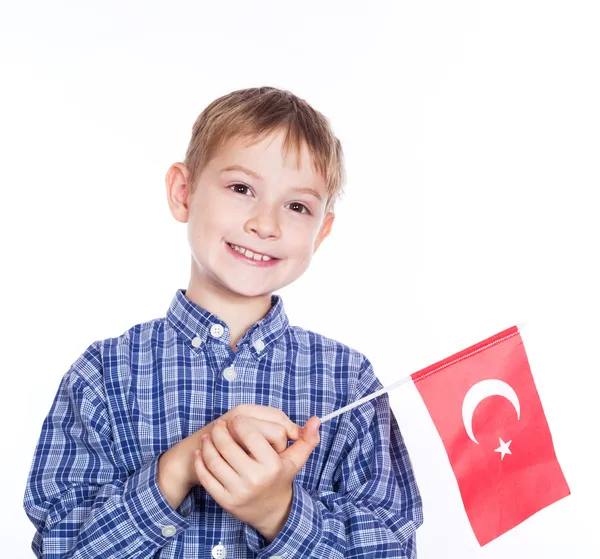 Ένα μικρό αγόρι με τουρκική σημαία για το λευκό φόντο — Φωτογραφία Αρχείου