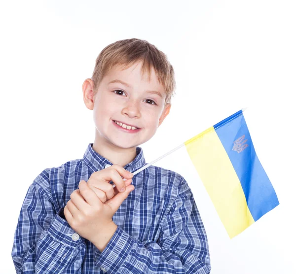 Un niño pequeño con bandera ucraniana sobre el fondo blanco —  Fotos de Stock