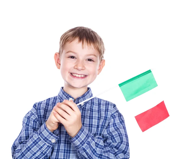 Un niño pequeño con bandera italiana sobre el fondo blanco — Foto de Stock
