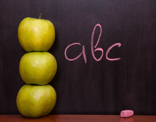 Apples on the chalkboard. — Stock Photo, Image