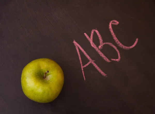 Appels op het schoolbord. — Stockfoto