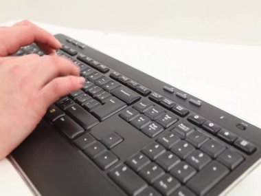 klavyede yazarak. kadın personel, Görünümü Kapat