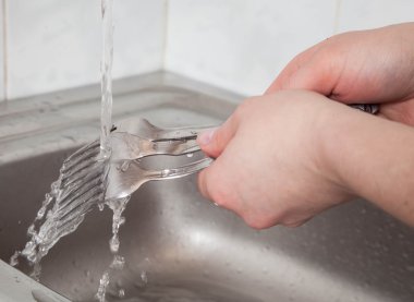 çatal bıçak takımı yıkama