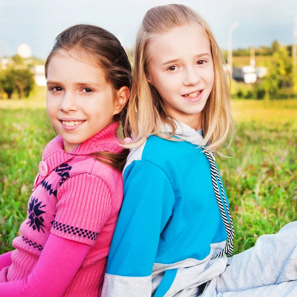 Freundinnen — Stockfoto