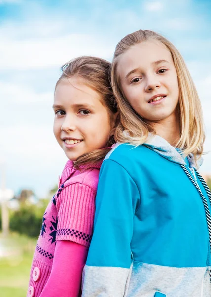 Freundinnen — Stockfoto