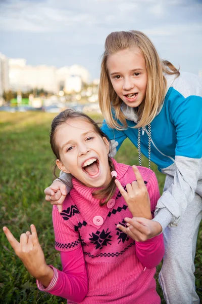 Portrait of beautiful smiling teen girls — Stock Photo, Image