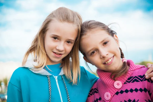 Freundinnen — Stockfoto