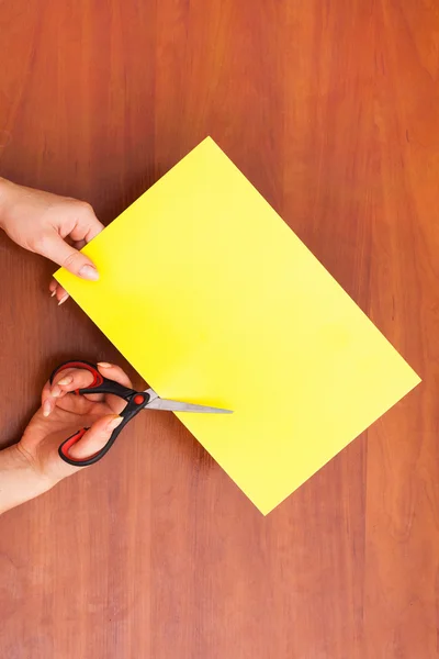 Woman's hand cutting paper — Stock Photo, Image