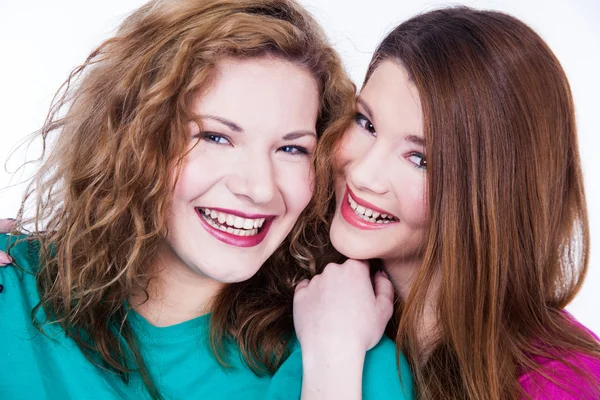 Two young women friends — Stock Photo, Image