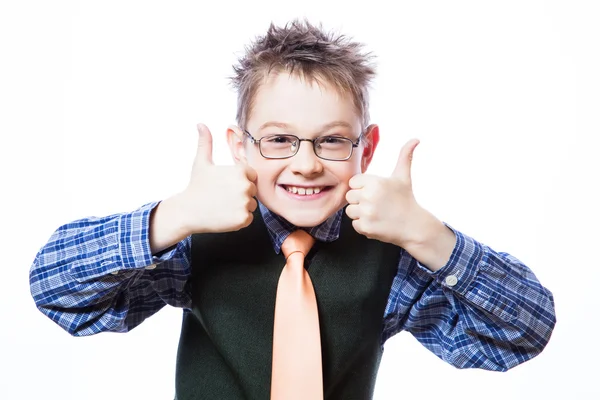 Portret van gelukkige jongen duimen opdagen — Stockfoto