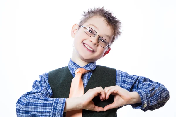 Camiseta de niño haciendo símbolo del corazón —  Fotos de Stock