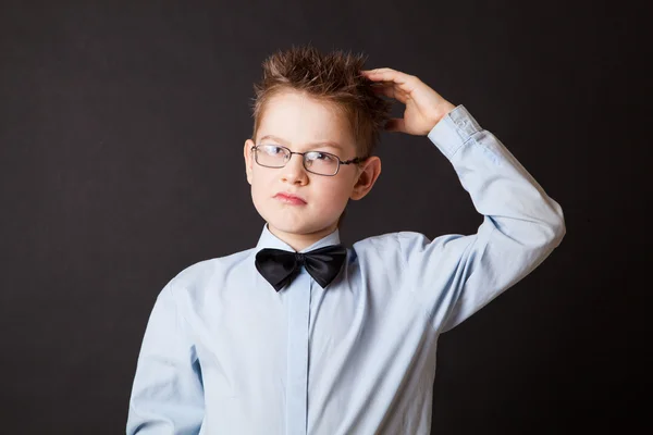 Boy scratching his head thinking — Stock Photo, Image