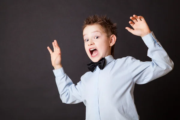 Kleine jongen uiting van angst — Stockfoto