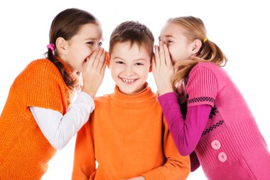 kız erkek arkadaşına sır söyler