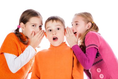 kız erkek arkadaşına sır söyler