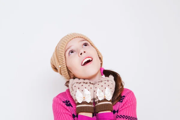 Retrato de menina bonito olhando para cima — Fotografia de Stock