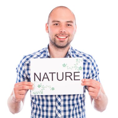 doğa işareti ile mutlu bir genç adam