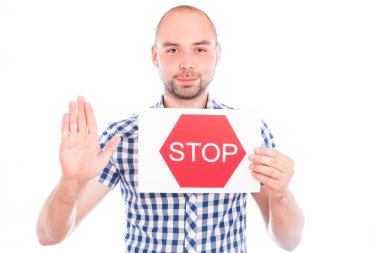 Dur işareti ile mutlu bir adam