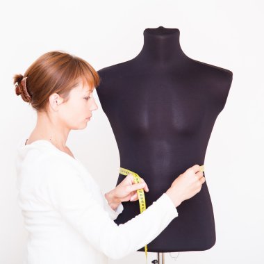 çalışan kadın terzi 