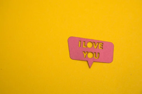 Love You Speech Bubble Isolated Yellow Fone — стоковое фото