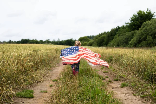 Little Cute Girl American Flag Field — Stock fotografie