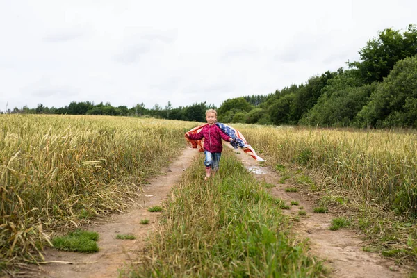 Little Cute Girl American Flag Field — Stock Photo, Image