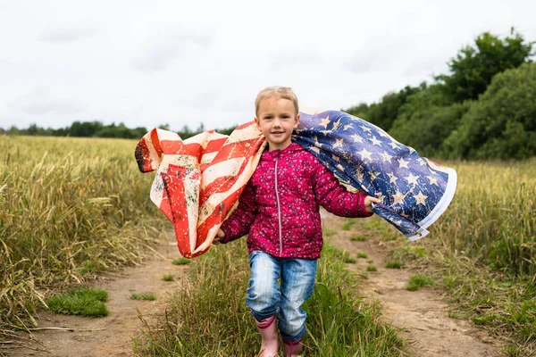 Little Cute Girl American Flag Field — Stock Photo, Image