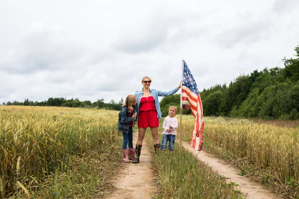 Young Girl Children Field Stands Usa Flag — Foto de Stock