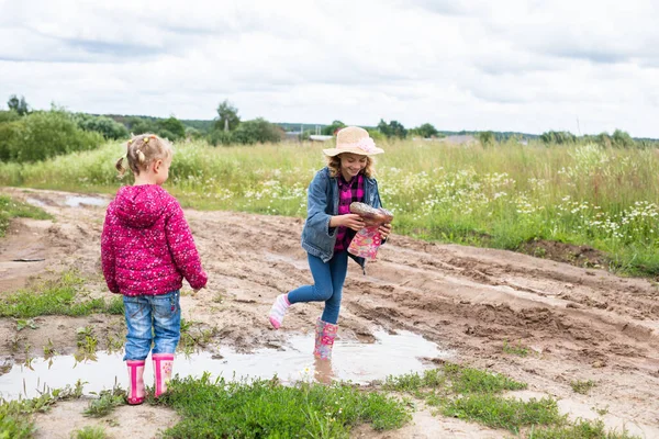 Two Smiling Girls Run Puddles Play — Stock fotografie