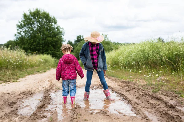 Two Smiling Girls Run Puddles Play — Stock Photo, Image