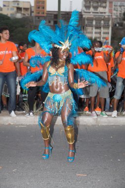 kimliği belirsiz bir grup dansçılar gerçekleştirmek yıllık karnaval