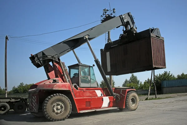 集装箱叉车 — 图库照片