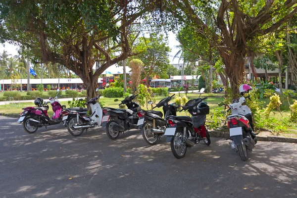 Ciclomotori sul parcheggio — Foto Stock