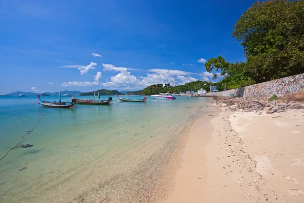 Boats near shore — Stock Photo, Image