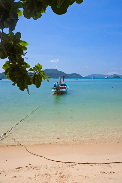 Boats near shore — Stock Photo, Image