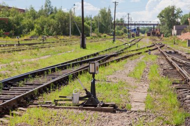tren istasyonu yaz, eski demiryolu oku