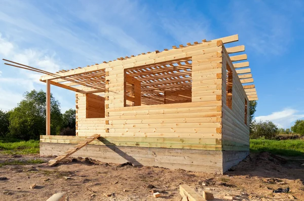 Bau eines neuen Holzhauses. — Stockfoto