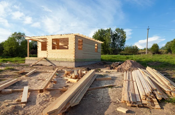 Bau eines neuen Holzhauses. — Stockfoto