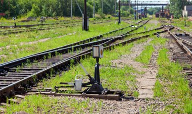 tren istasyonu yaz, eski demiryolu oku